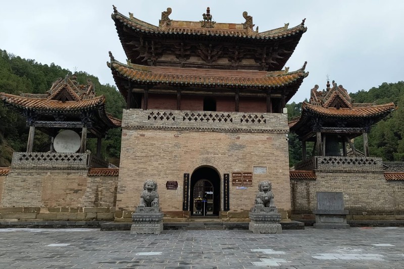 Kaihua Tempel - nahe Wolong Bay